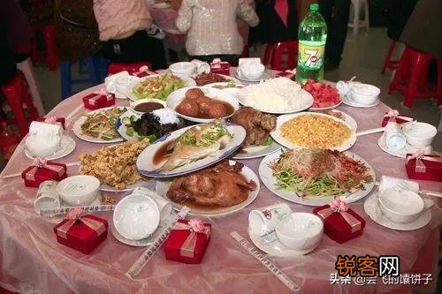 老人言：人生有两饭不吃,上了菜的宴席,下了桌的酒,是什么意思？