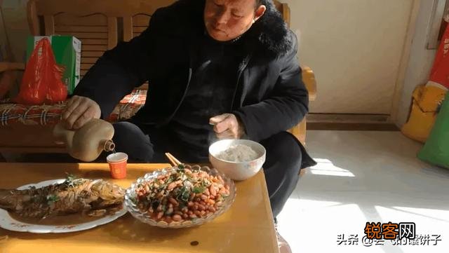 老人言：人生有两饭不吃,上了菜的宴席,下了桌的酒,是什么意思？