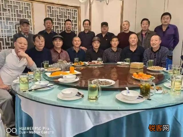 上联：无酒不成宴,下联怎么对？