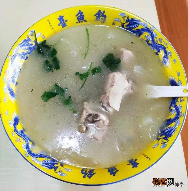 如果你是大厨,如何做一桌12菜一汤2主食的全猪宴？