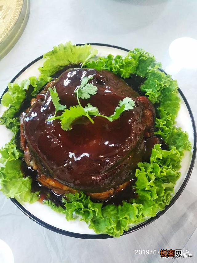 如果你是大厨,如何做一桌12菜一汤2主食的全猪宴？