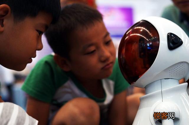 霍金口中的7大预言：已经有3个正在上演,剩余4个有多可怕？