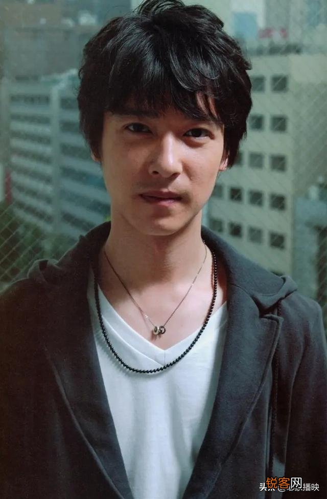 无论是电影还是电视剧,你心目中最认可的实力派演员有哪些？为什么？