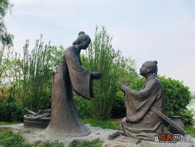 为了促进大家工作能力的提高,开会时同事间是否可以相互批评？