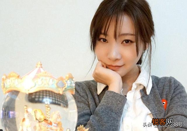 斗鱼“清华姐”收入堪忧,一天收入不到100,网友调侃：不如卖猪肉,如何评价此事？