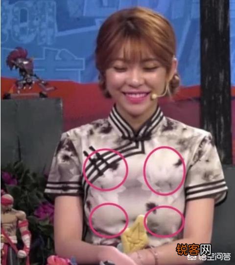 洲际赛解说周淑怡紧身旗袍吸睛,玩家直言“看到四个飞机场,导播加鸡腿”,你怎么看？