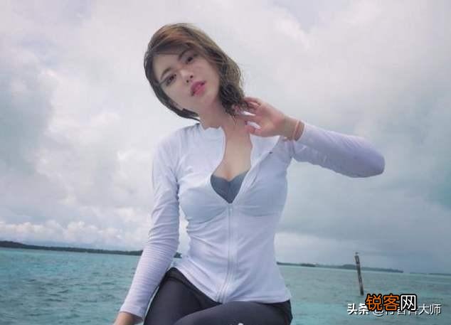 洲际赛解说周淑怡紧身旗袍吸睛,玩家直言“看到四个飞机场,导播加鸡腿”,你怎么看？