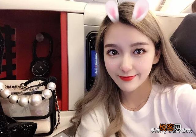 Rita直播“秀腹肌”,看到Rita的身材,观众们直呼顶不住,你怎么看？