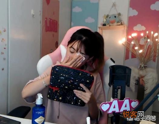 LOL周淑怡直播卸妆,看到真实颜值后,网友评价：不说话更好看,你有何看法？