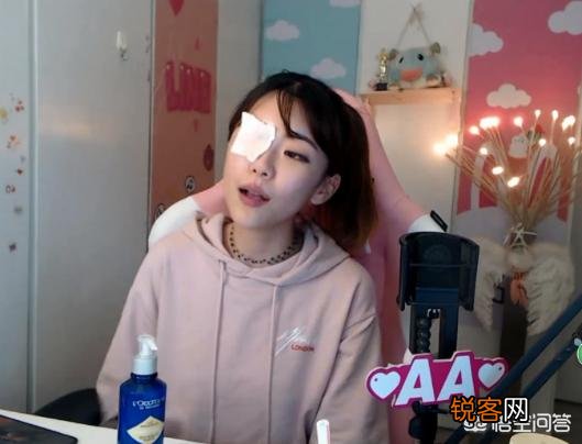 LOL周淑怡直播卸妆,看到真实颜值后,网友评价：不说话更好看,你有何看法？