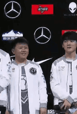 LOL：解说一姐周淑怡直播搞事,看到IG新中单大笑不止,直言“焦太郎、郭德纲”,如何？