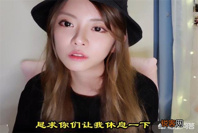 周淑怡遭网络暴力宣布停播,只因平日“嘴臭”开车,你怎么看？