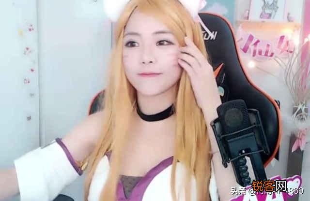 LOL余小C电脑中藏周淑怡写真,“本尊前来问罪,C皇直言我一朋友弄的”,你怎么看？