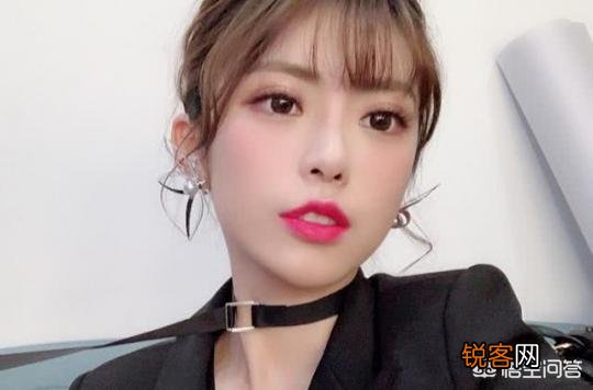 LOL周淑怡直播涂身体乳,惨遭超管警告,娃娃调侃：难怪她直播做得好,如何评价此事？