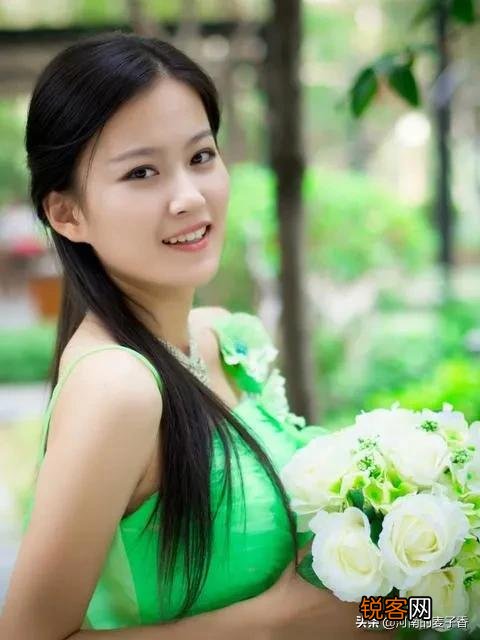 每天脑袋里无时不刻装着一个人,尽管那人只是偶尔想到我、尽管我每天都很忙很忙,何解？