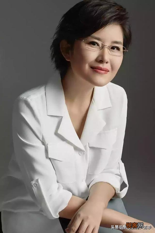 一个成功女人一个是漂亮女人,两个同时爱上你,你会选哪个为妻？为何？