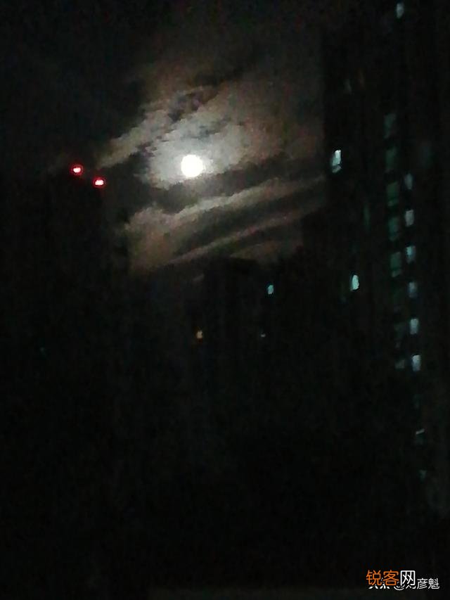金星压芒角,银汉转波澜是什么意思？