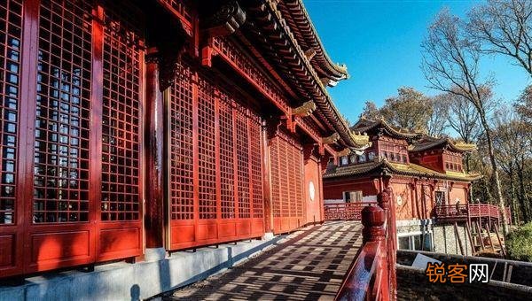 金星压芒角,银汉转波澜是什么意思？