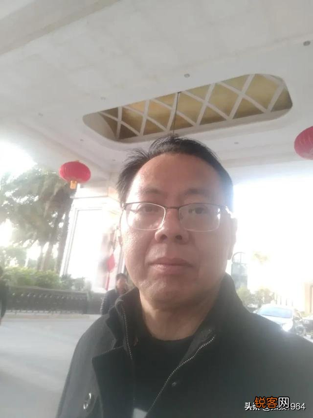 男朋友经常出差,最近有人在追求我该怎么办？