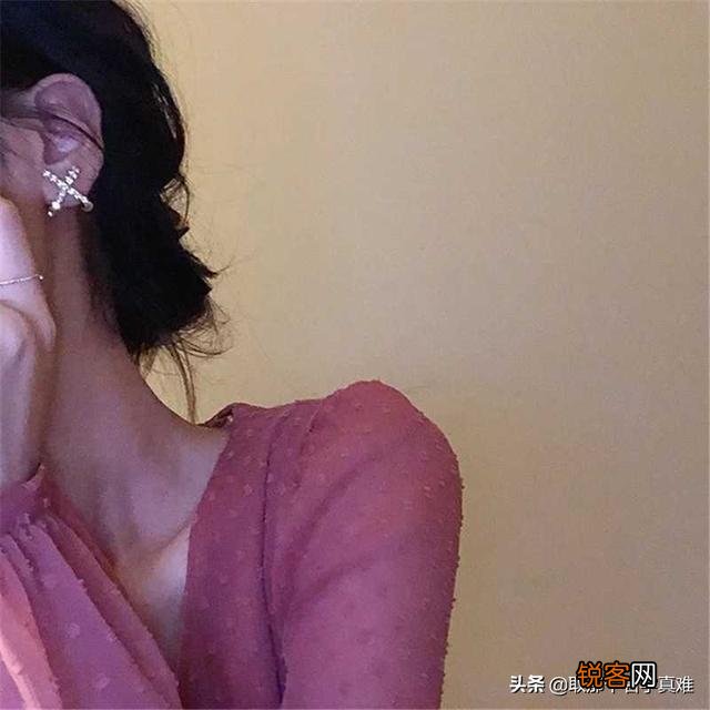 我是单身,一个有家室的男人对我很好,我慢慢对他也产生了依赖,我该怎么办？