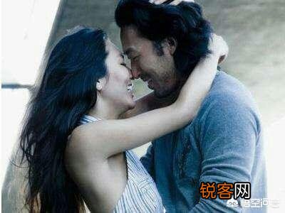 我已经有女朋友了,可是我今年换了个工作,女同事也喜欢上我了,有点心动怎么办？