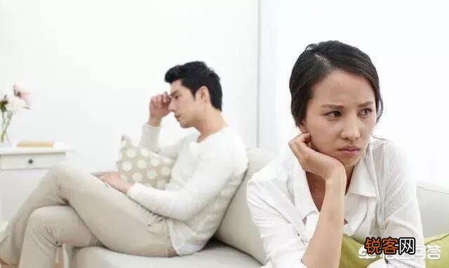 我已经有女朋友了,可是我今年换了个工作,女同事也喜欢上我了,有点心动怎么办？