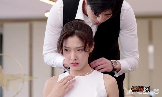 在电视剧《奈何BOOS要娶我》中,男主为什么会喜欢女主？
