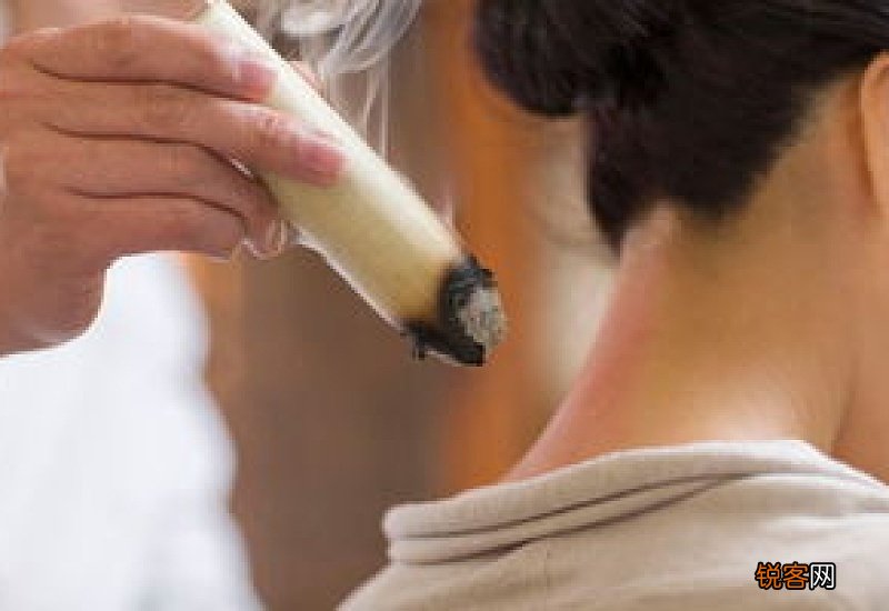 女人湿气重艾灸哪里 艾灸后怎么看湿气排出