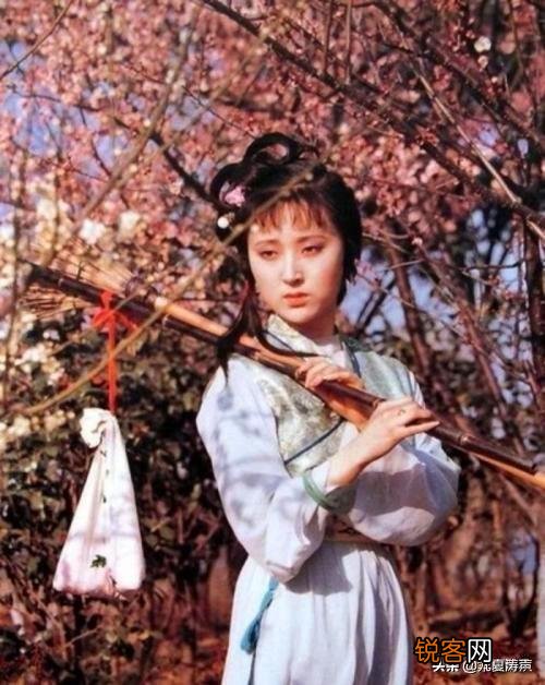 一个女博士嫁给一个只有初中文凭的土豪,这合适吗？