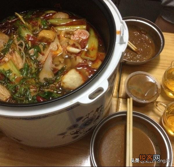 住宿舍只有电饭煲,怎么做好吃的打牙祭？