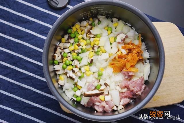 住宿舍只有电饭煲,怎么做好吃的打牙祭？