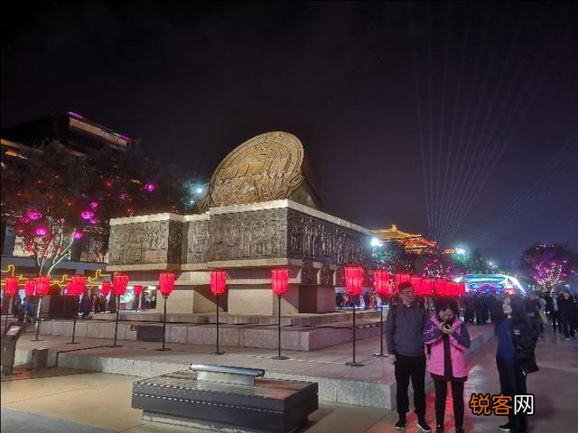 兵马俑华清池,大雁塔不夜城,钟楼回民街三选一你选哪个？