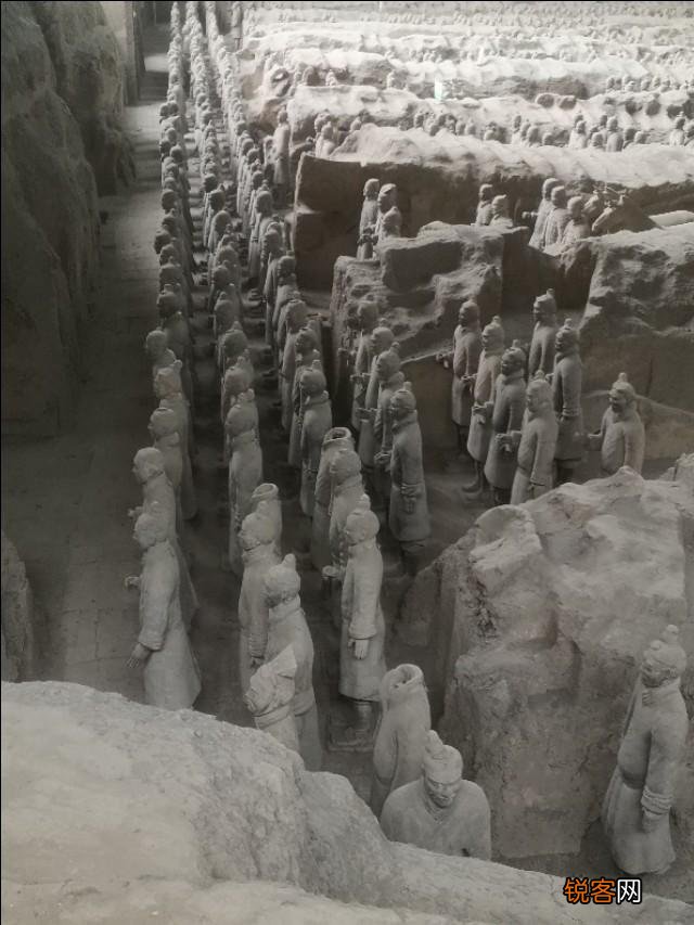 兵马俑华清池,大雁塔不夜城,钟楼回民街三选一你选哪个？