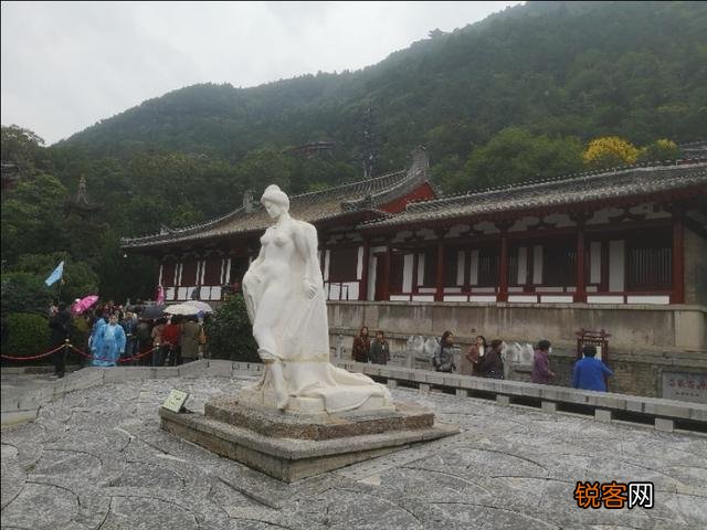 兵马俑华清池,大雁塔不夜城,钟楼回民街三选一你选哪个？