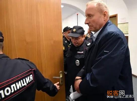 俄罗斯军中“地震”,普京一口气解除11名将军的职务,绍伊古难道没有责任吗？