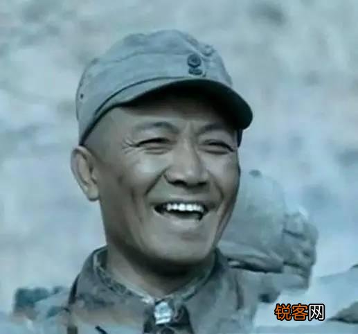 二战老照片里面的军帽,为什么大多都是歪着戴的,有什么意义或讲究吗？