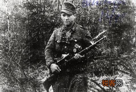 二战老照片里面的军帽,为什么大多都是歪着戴的,有什么意义或讲究吗？