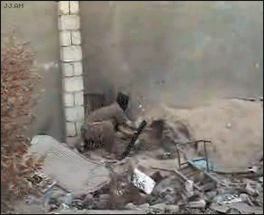 炮兵在战场上,如果炮管被炸坏了,只剩炮弹了,该怎么办？