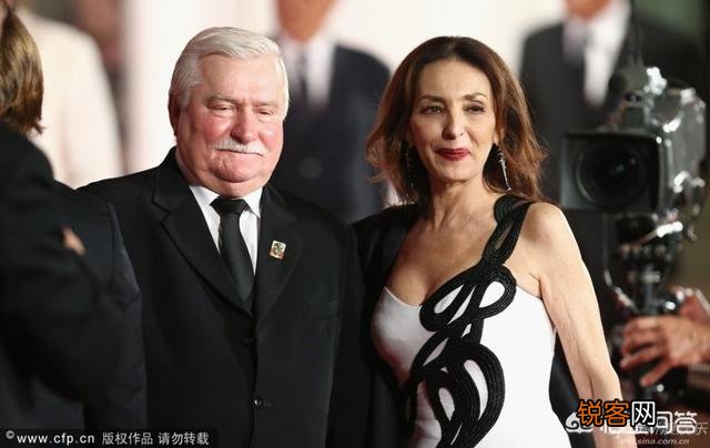 瓦文萨当总统拿总统工资,不当总统了回船厂当电工拿电工资,是怎么做到的？是真的吗？