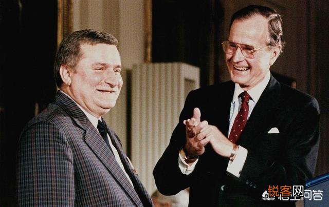 瓦文萨当总统拿总统工资,不当总统了回船厂当电工拿电工资,是怎么做到的？是真的吗？