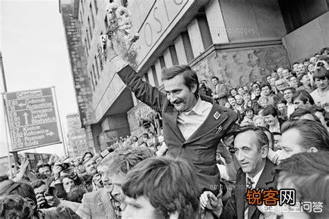 瓦文萨当总统拿总统工资,不当总统了回船厂当电工拿电工资,是怎么做到的？是真的吗？