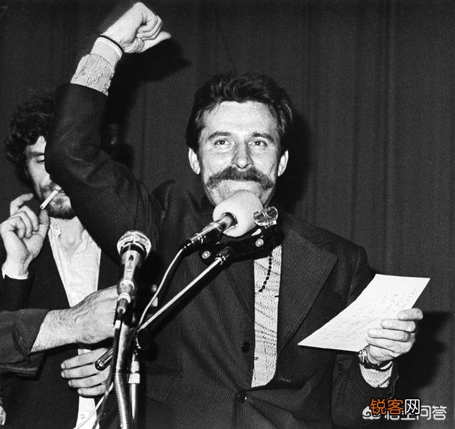 瓦文萨当总统拿总统工资,不当总统了回船厂当电工拿电工资,是怎么做到的？是真的吗？