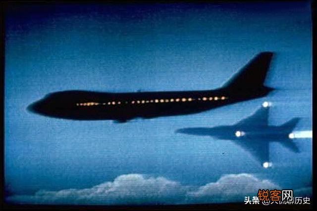 历史上有哪些比较著名的误击民航客机的例子？