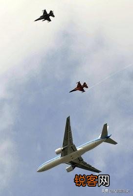 历史上有哪些比较著名的误击民航客机的例子？