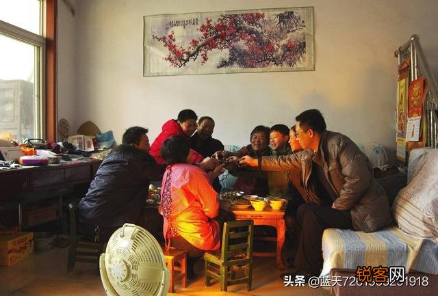 你怎样看待小姑子和嫂子之间的关系？老妈总让我什么都让着嫂子？
