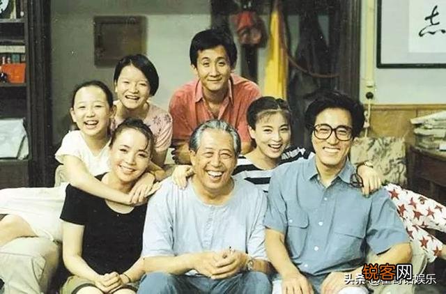 能推荐几个像《家有儿女》《武林外传》《生活大爆炸》《老友记》之类轻松的情景剧吗？