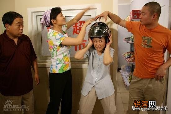 能推荐几个像《家有儿女》《武林外传》《生活大爆炸》《老友记》之类轻松的情景剧吗？