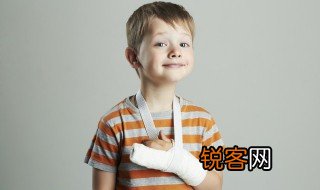 描写男孩外貌的句子 关于描写男孩外貌的句子有哪些