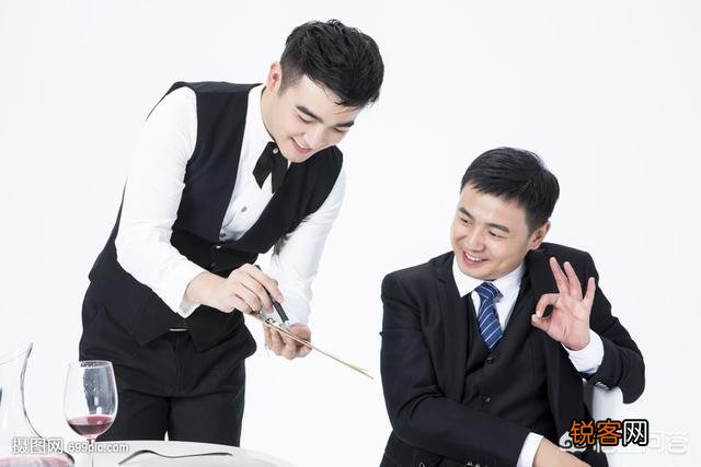 本科学历在饭店当服务员丢人吗？