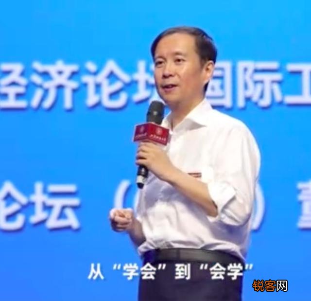 饿了么CEO王磊和淘宝总裁蒋凡两人谁会是马云接班人？